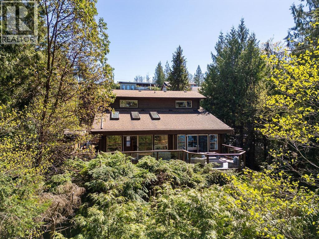 5864 Skookumchuk Road, Sechelt, British Columbia  V0N 3A4 - Photo 2 - R3085463