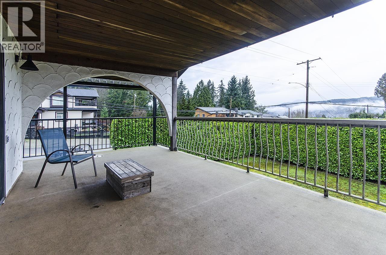 1045 Moray Street, Coquitlam, British Columbia  V3J 7G9 - Photo 10 - R3085490