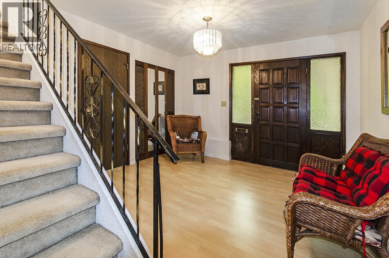 1045 Moray Street, Coquitlam, British Columbia  V3J 7G9 - Photo 2 - R3085490