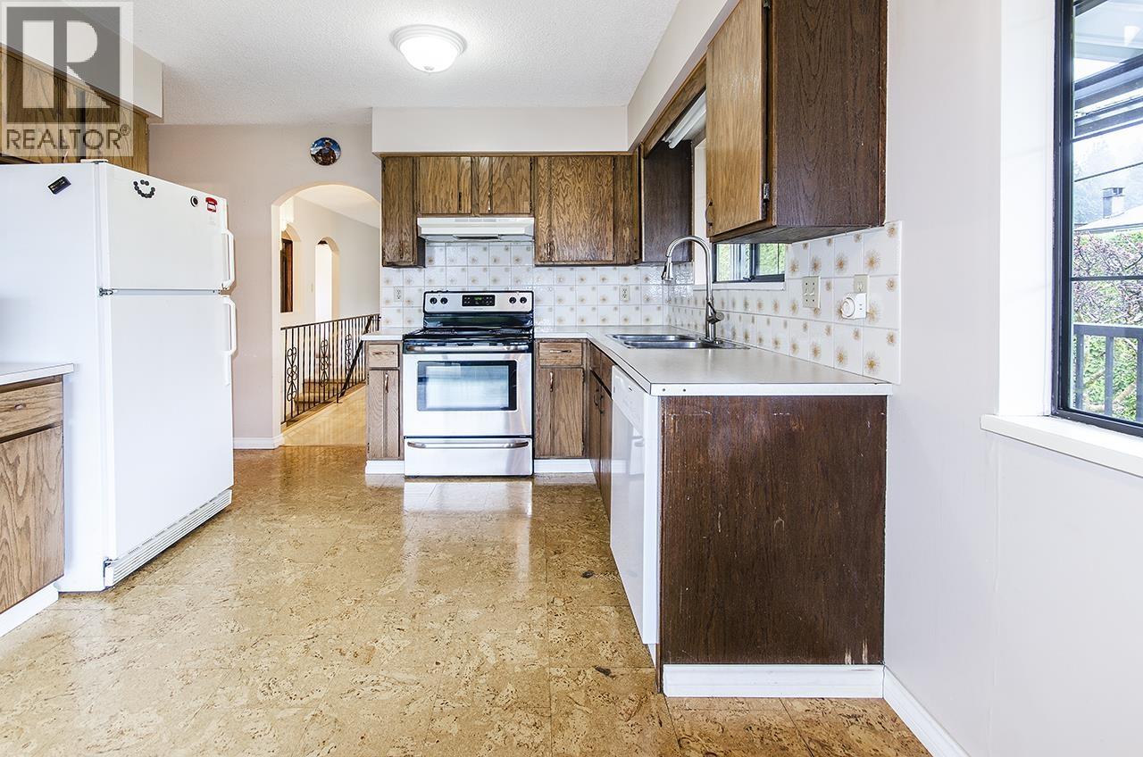 1045 Moray Street, Coquitlam, British Columbia  V3J 7G9 - Photo 8 - R3085490