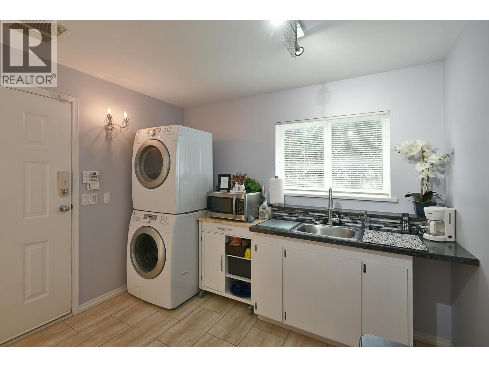 5457 Burley Place, Sechelt, British Columbia  V0N 3A0 - Photo 18 - R3085525