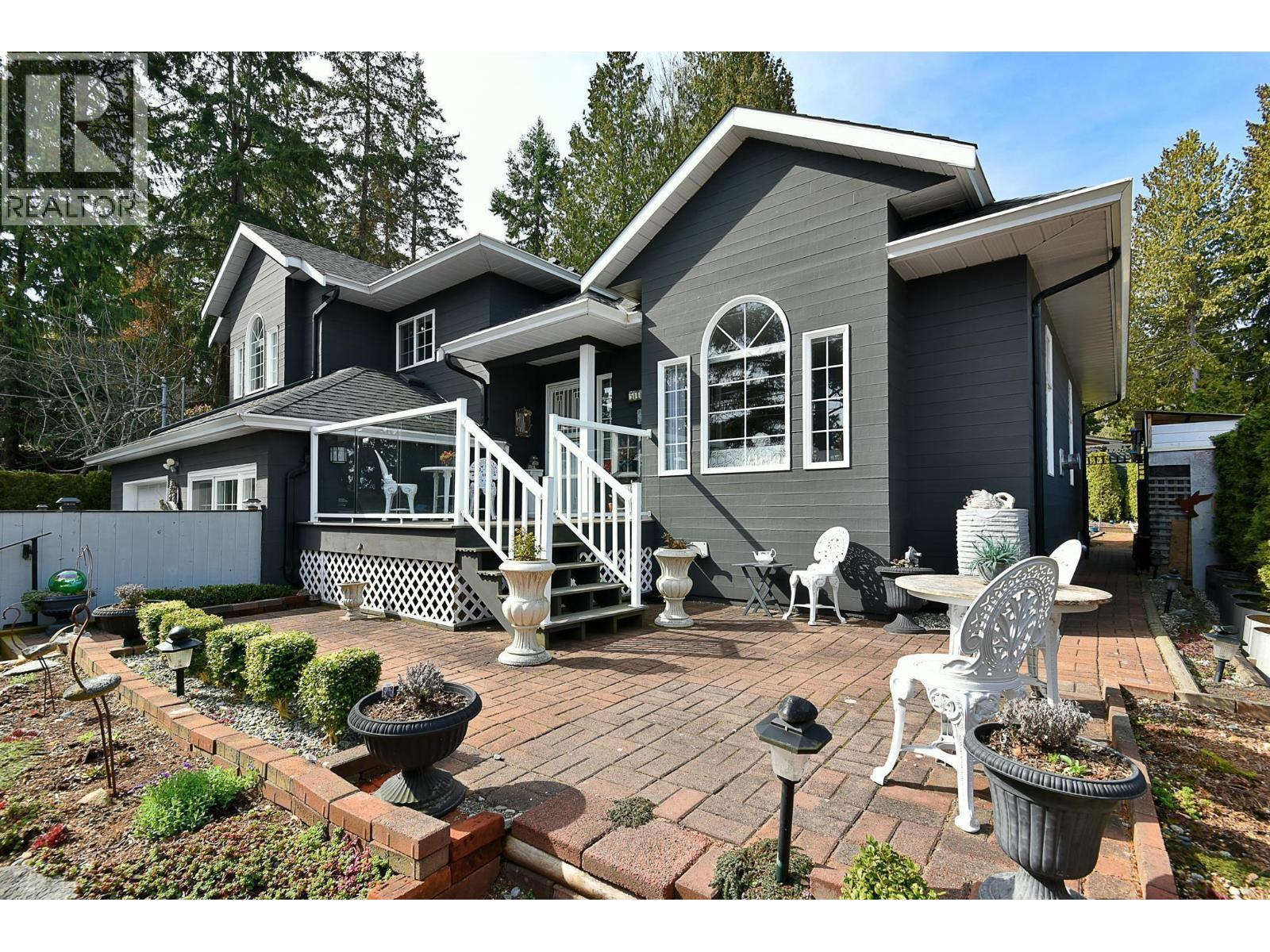 5457 Burley Place, Sechelt, British Columbia  V0N 3A0 - Photo 2 - R3085525