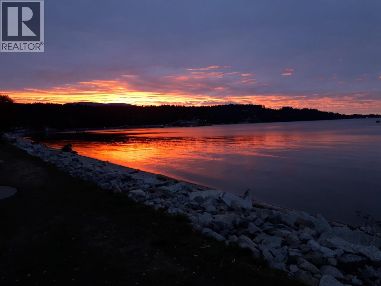 5457 Burley Place, Sechelt, British Columbia  V0N 3A0 - Photo 3 - R3085525