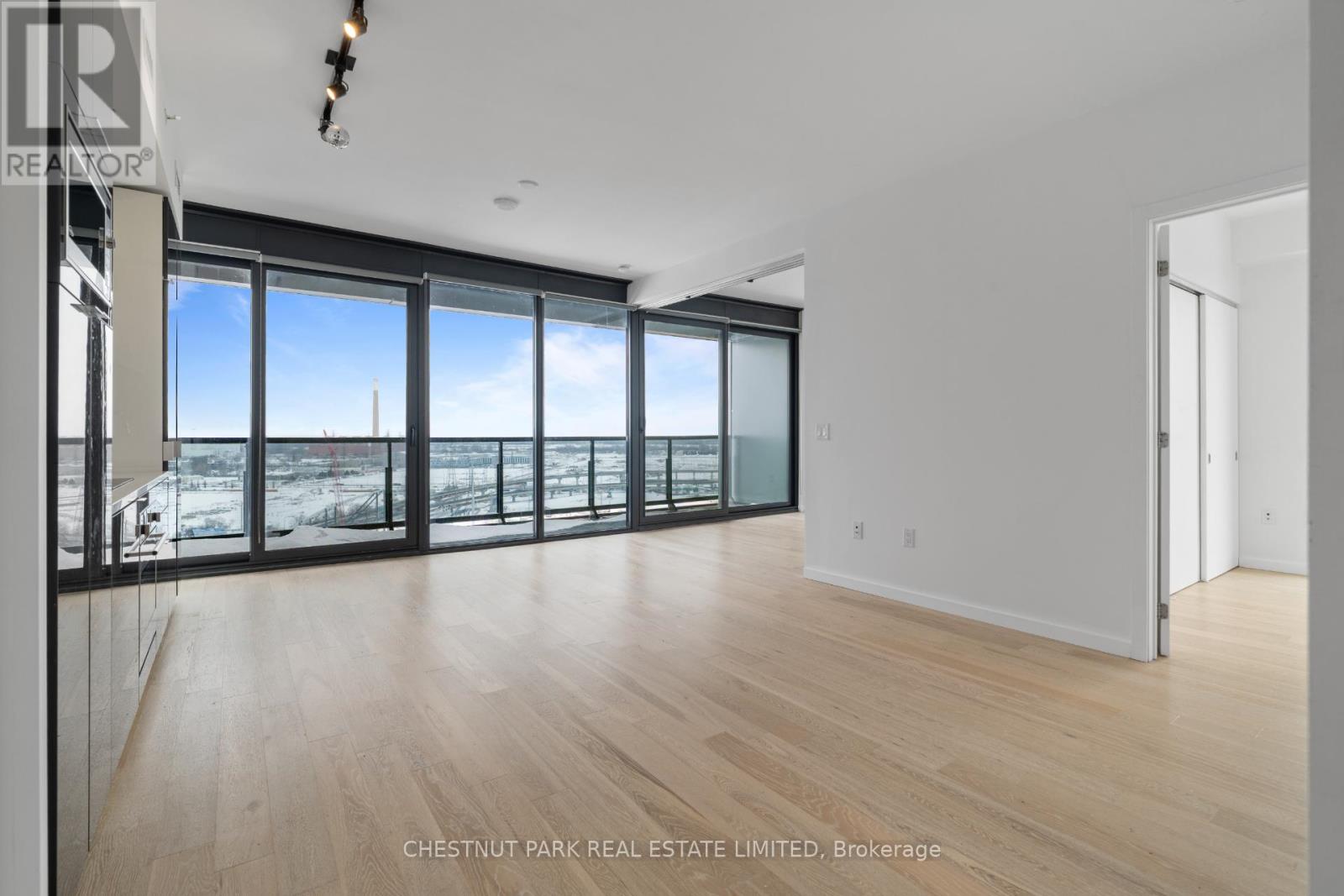 1909 - 170 Bayview Avenue, Toronto, Ontario  M5A 0M4 - Photo 4 - C12750332