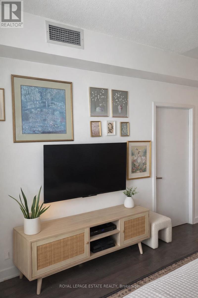 2404 - 55 Regent Park Boulevard S, Toronto, Ontario  M5A 0C2 - Photo 6 - C12750366