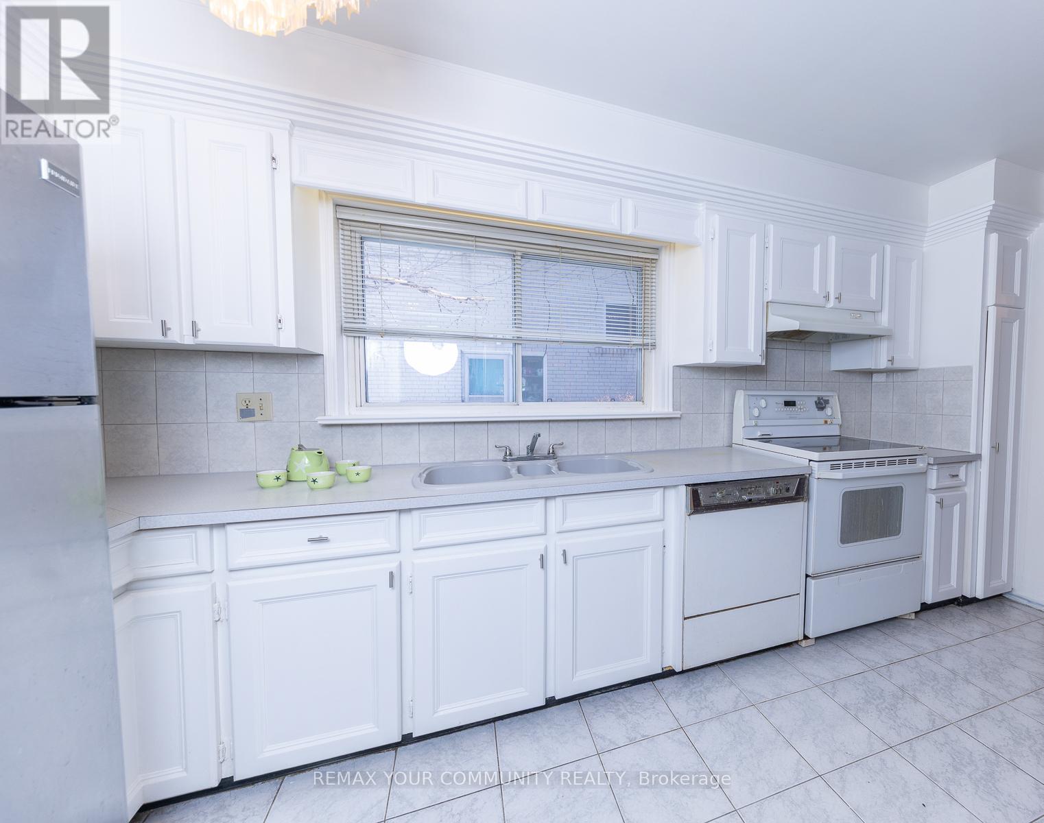 11 Greenwin Village Road, Toronto, Ontario  M2N 2R9 - Photo 13 - C12750408