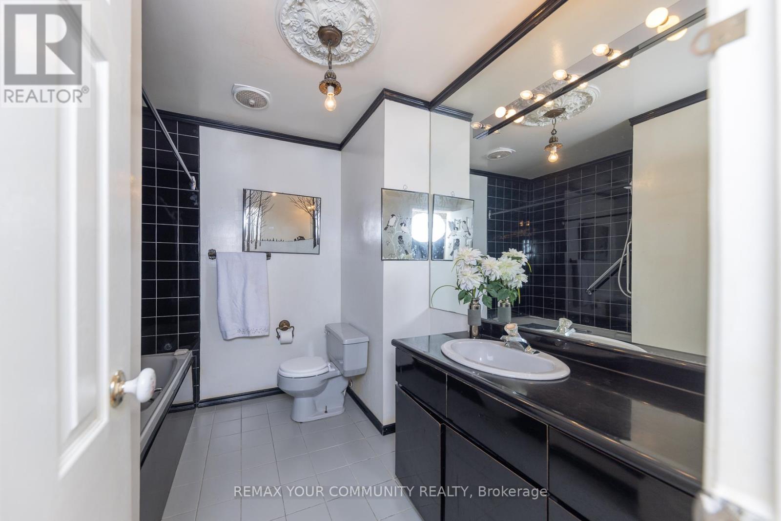 11 Greenwin Village Road, Toronto, Ontario  M2N 2R9 - Photo 24 - C12750408