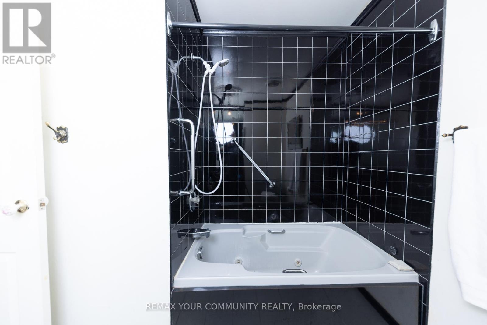 11 Greenwin Village Road, Toronto, Ontario  M2N 2R9 - Photo 25 - C12750408