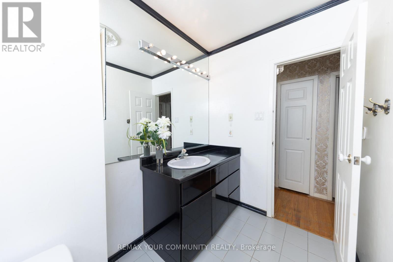 11 Greenwin Village Road, Toronto, Ontario  M2N 2R9 - Photo 26 - C12750408