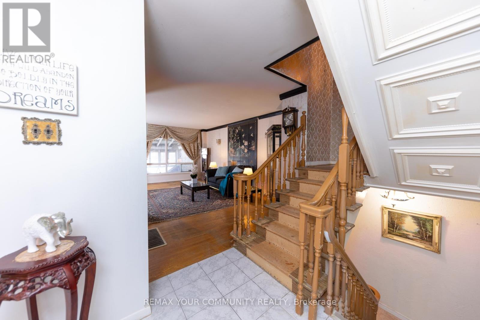 11 Greenwin Village Road, Toronto, Ontario  M2N 2R9 - Photo 4 - C12750408