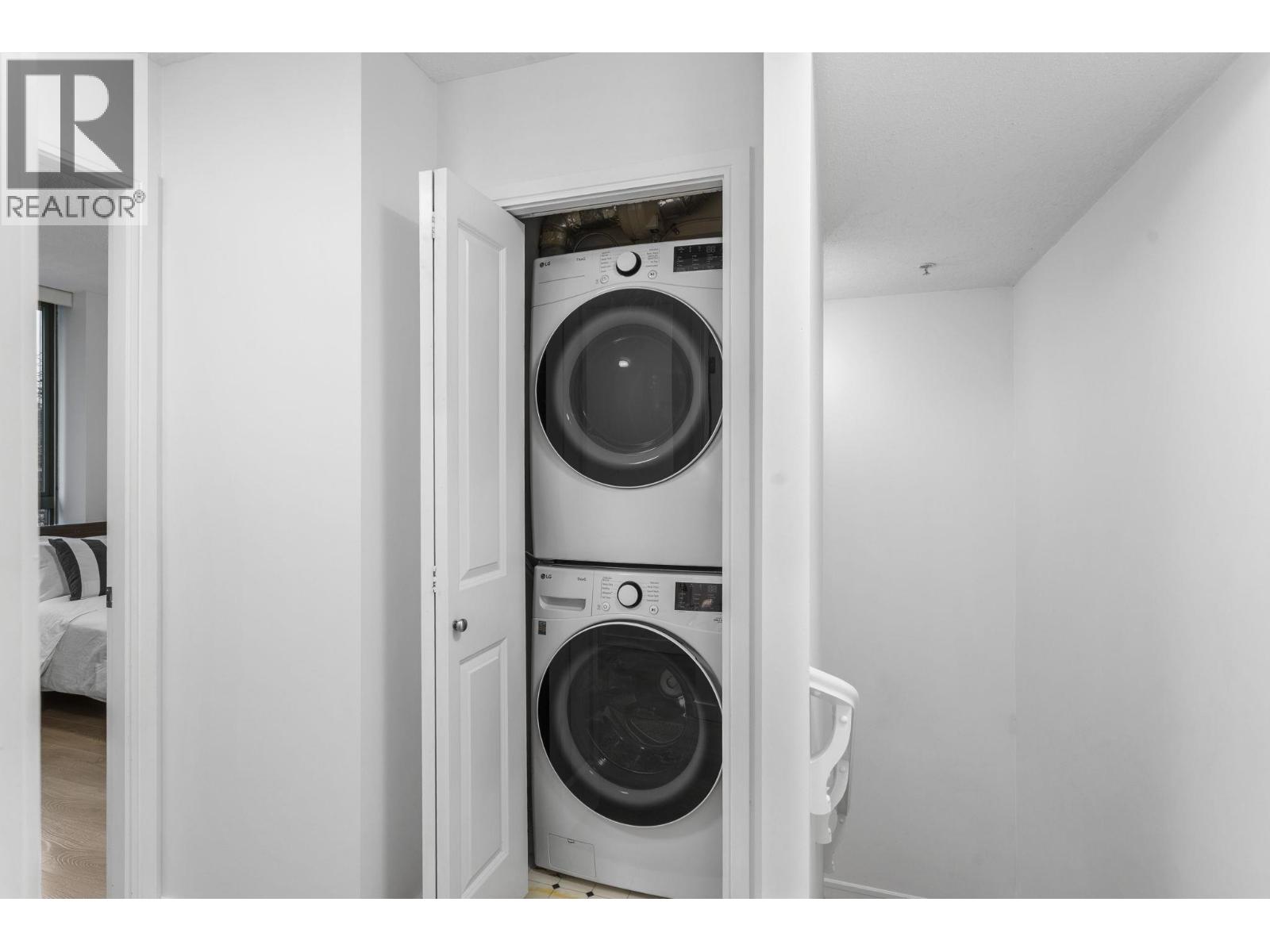 Th1 1889 Rosser Avenue, Burnaby, British Columbia V5C 6R4 - Photo 22 - R3085310