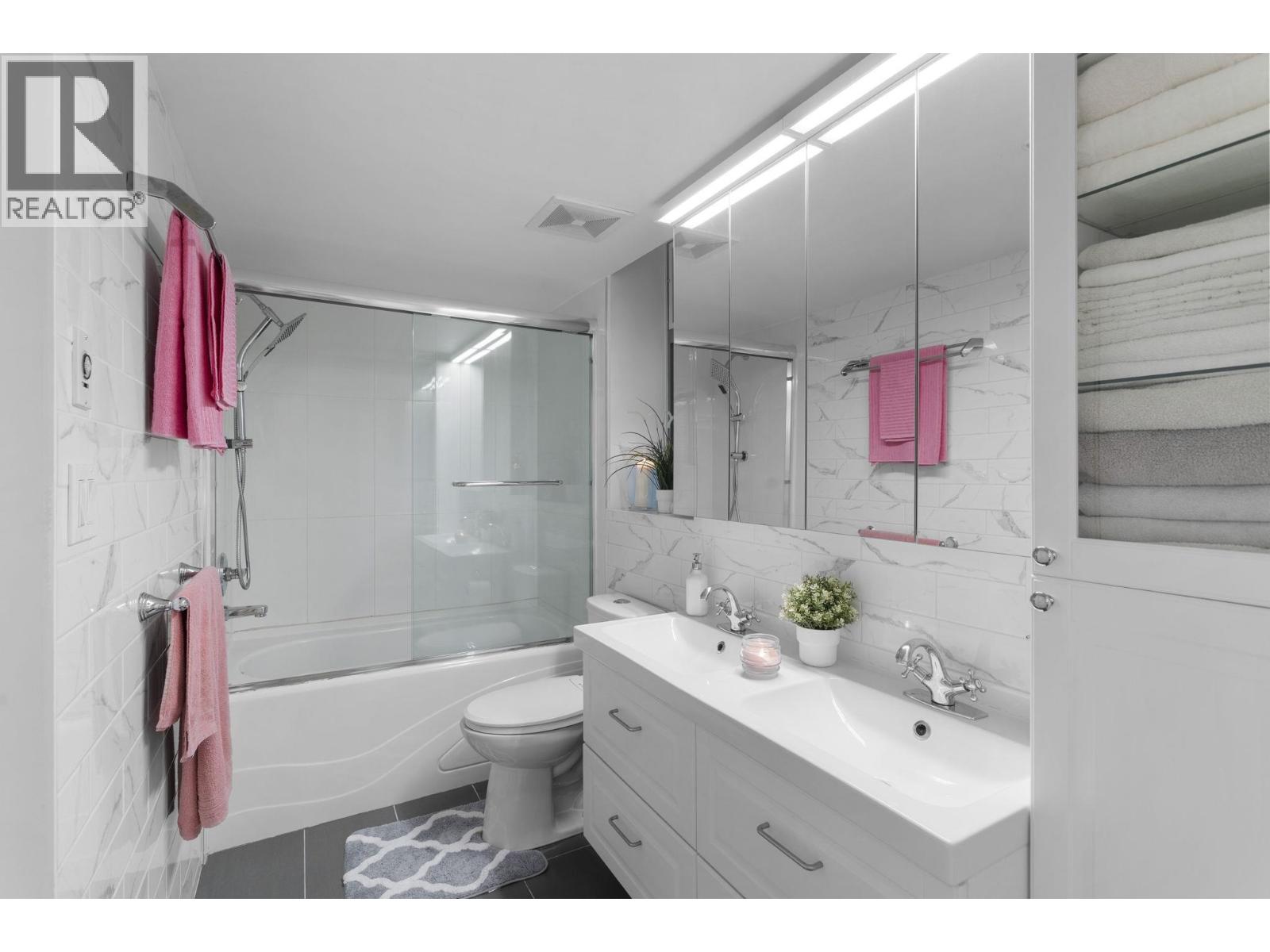 Th1 1889 Rosser Avenue, Burnaby, British Columbia V5C 6R4 - Photo 19 - R3085310