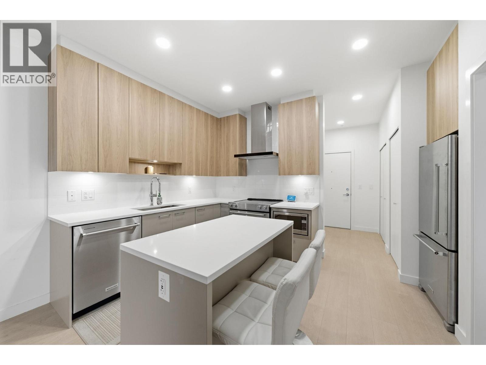 418 7588 16th Street, Burnaby, British Columbia  V3N 0H8 - Photo 3 - R3085447