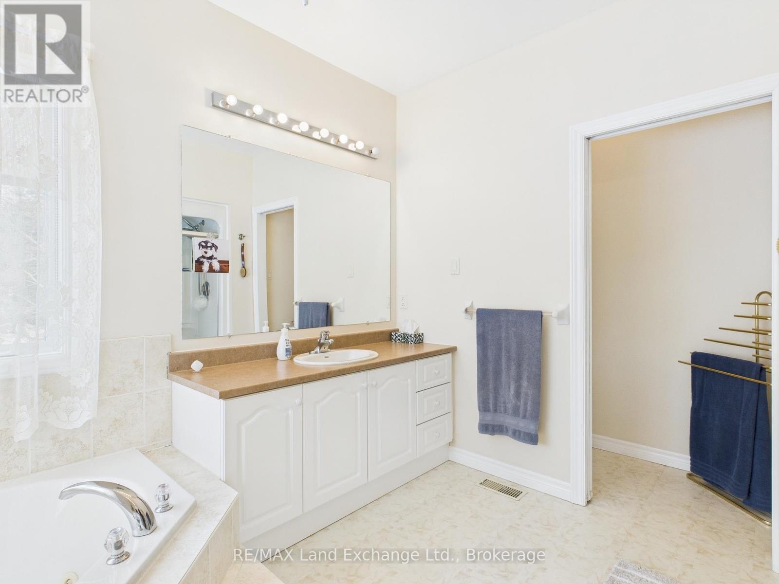 282 Huron Road, Huron-Kinloss, Ontario  N2Z 2X3 - Photo 11 - X12018871