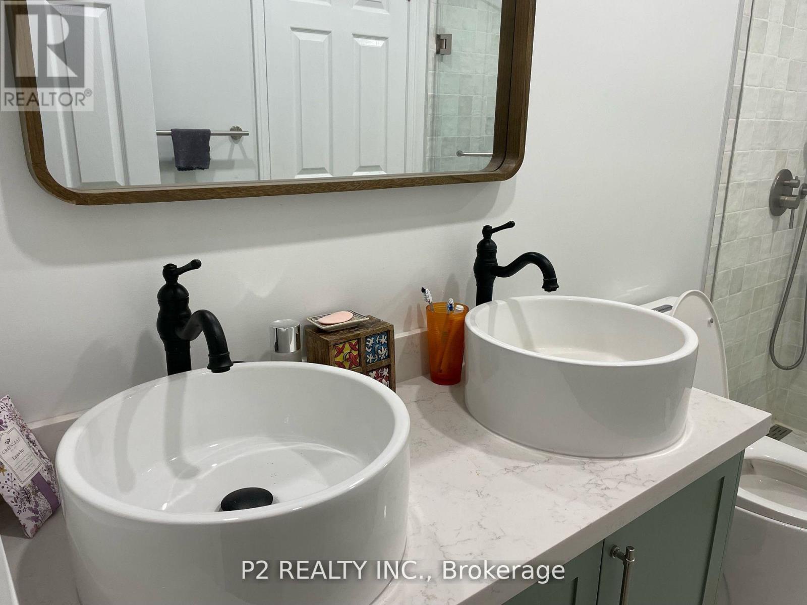 37 Oakridge Court, East Gwillimbury, Ontario  L9N 1M5 - Photo 17 - N12750310