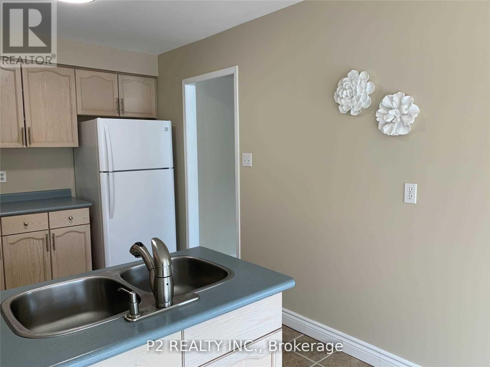 37 Oakridge Court, East Gwillimbury, Ontario  L9N 1M5 - Photo 7 - N12750310