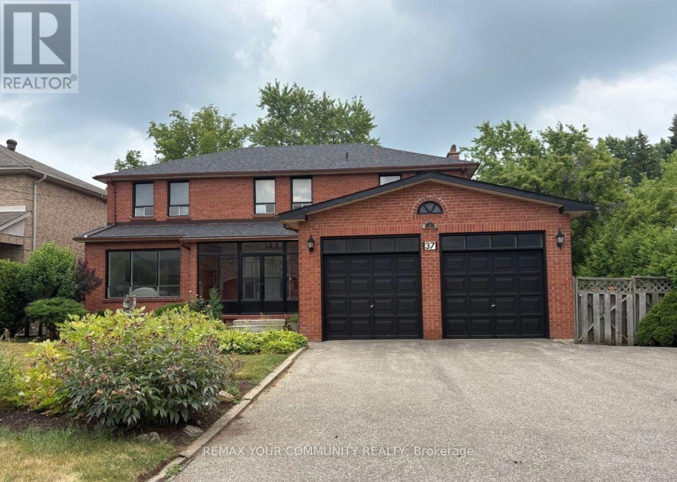 37 MACKAY DRIVE, Richmond Hill, Ontario