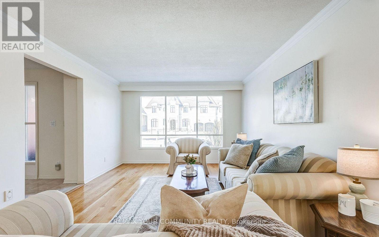 37 Mackay Drive, Richmond Hill, Ontario  L4C 6N9 - Photo 13 - N12750320