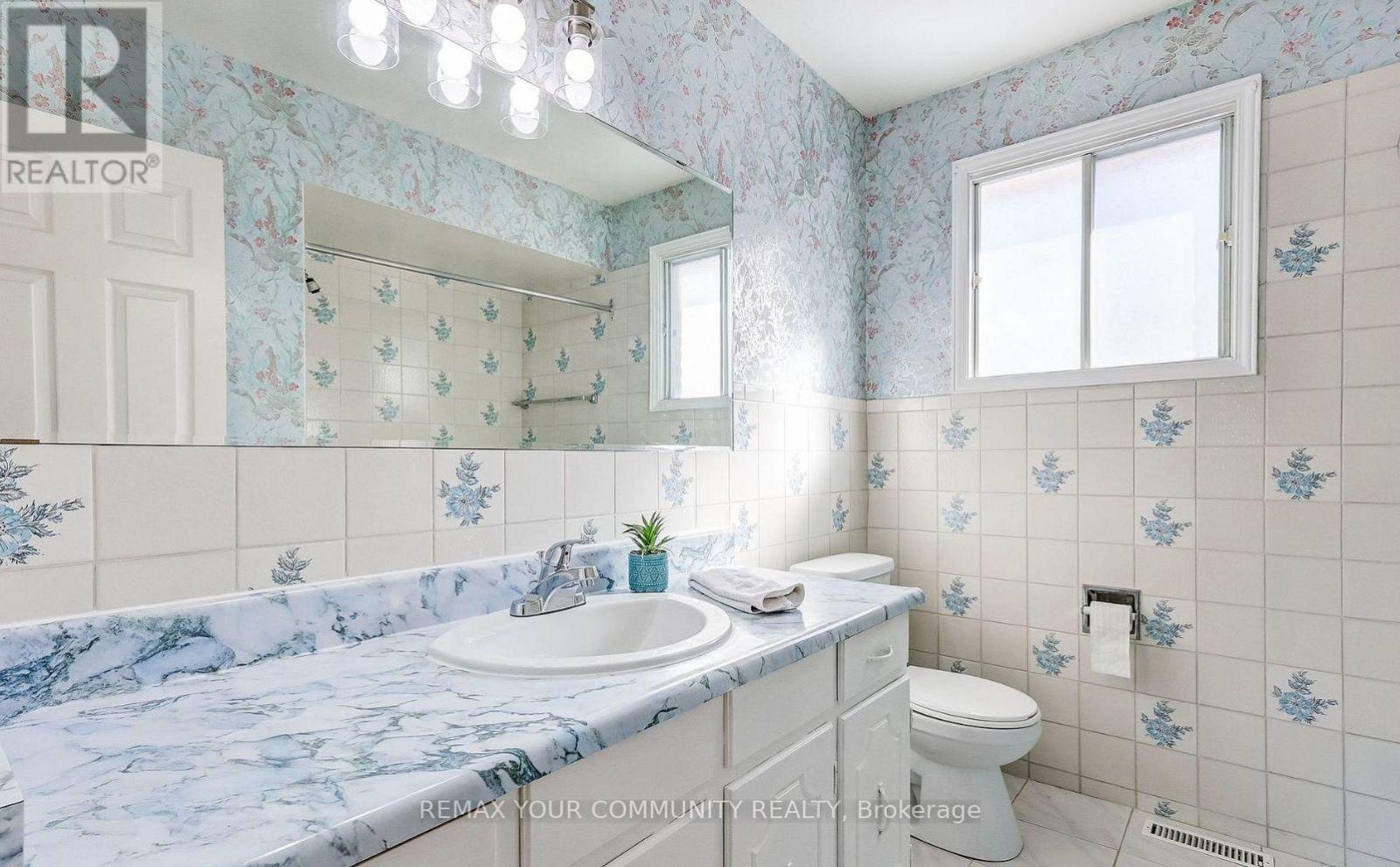 37 Mackay Drive, Richmond Hill, Ontario  L4C 6N9 - Photo 22 - N12750320