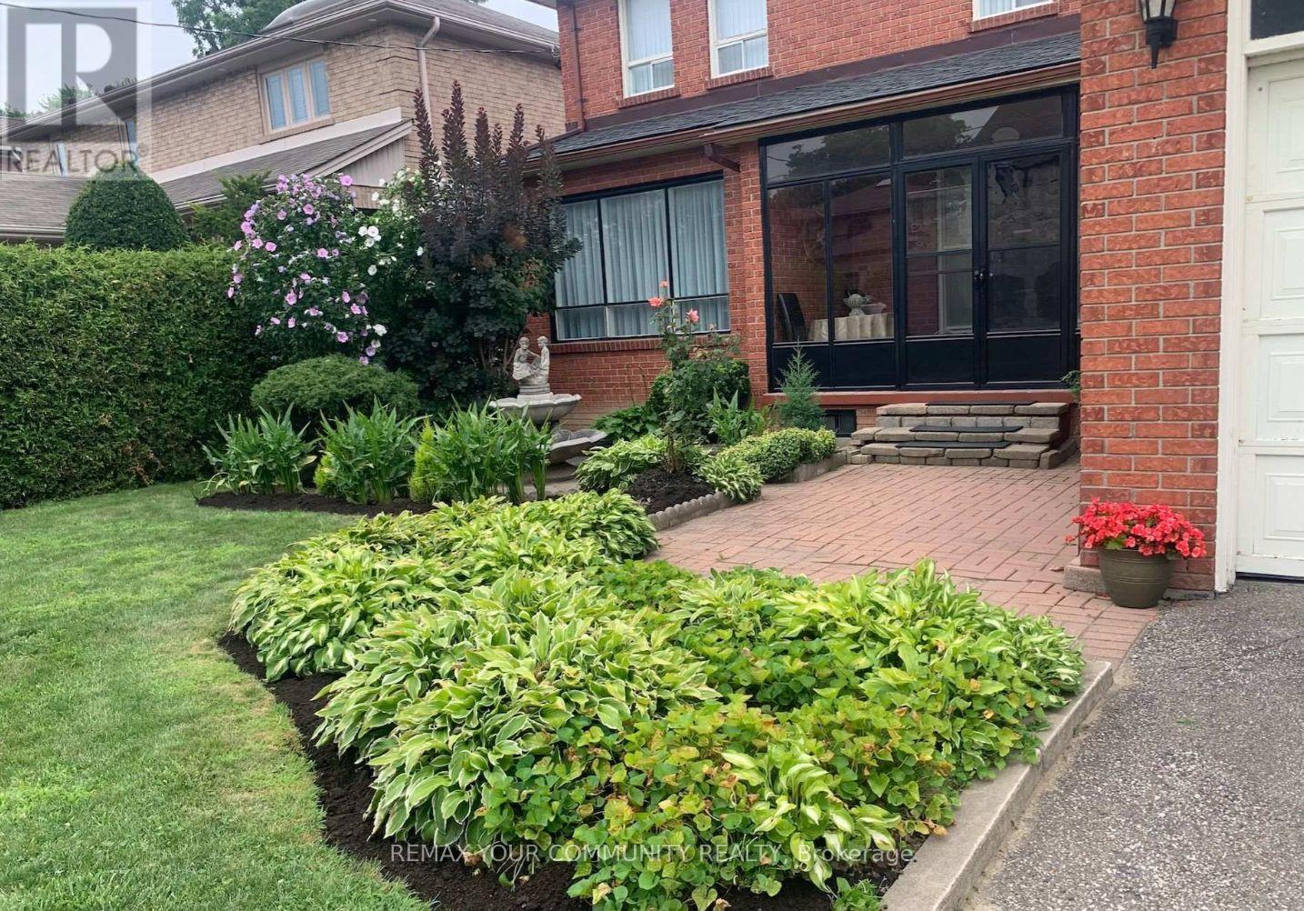 37 Mackay Drive, Richmond Hill, Ontario  L4C 6N9 - Photo 41 - N12750320