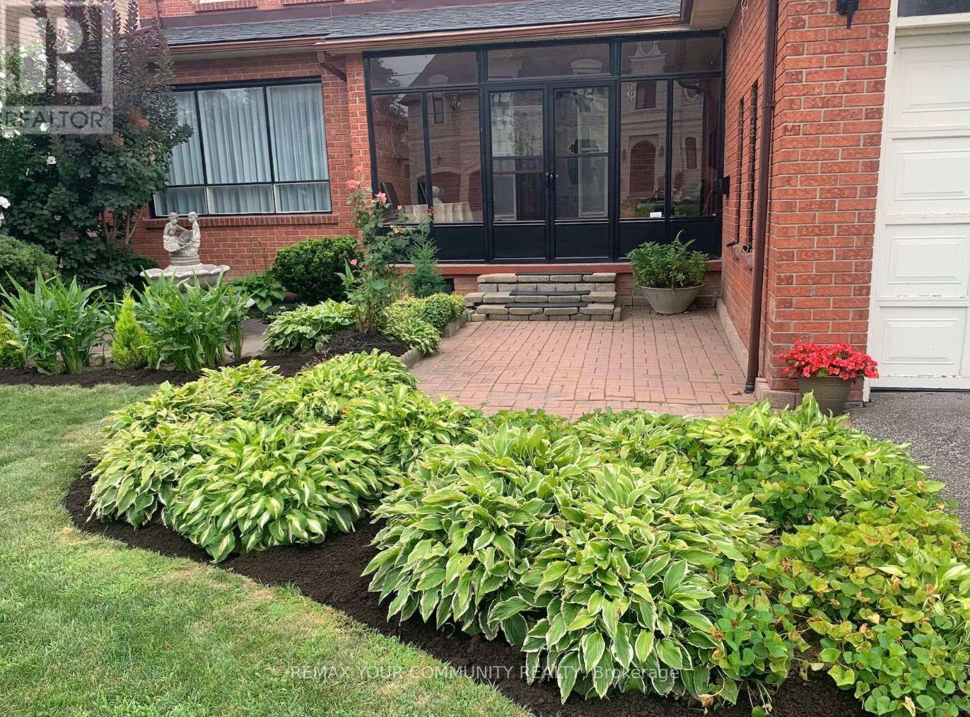 37 Mackay Drive, Richmond Hill, Ontario  L4C 6N9 - Photo 42 - N12750320