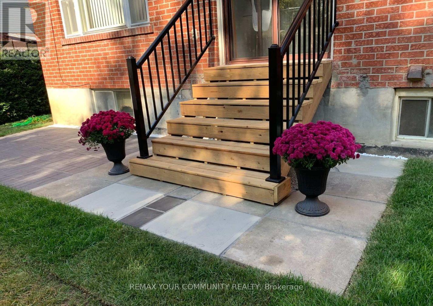 37 Mackay Drive, Richmond Hill, Ontario  L4C 6N9 - Photo 48 - N12750320