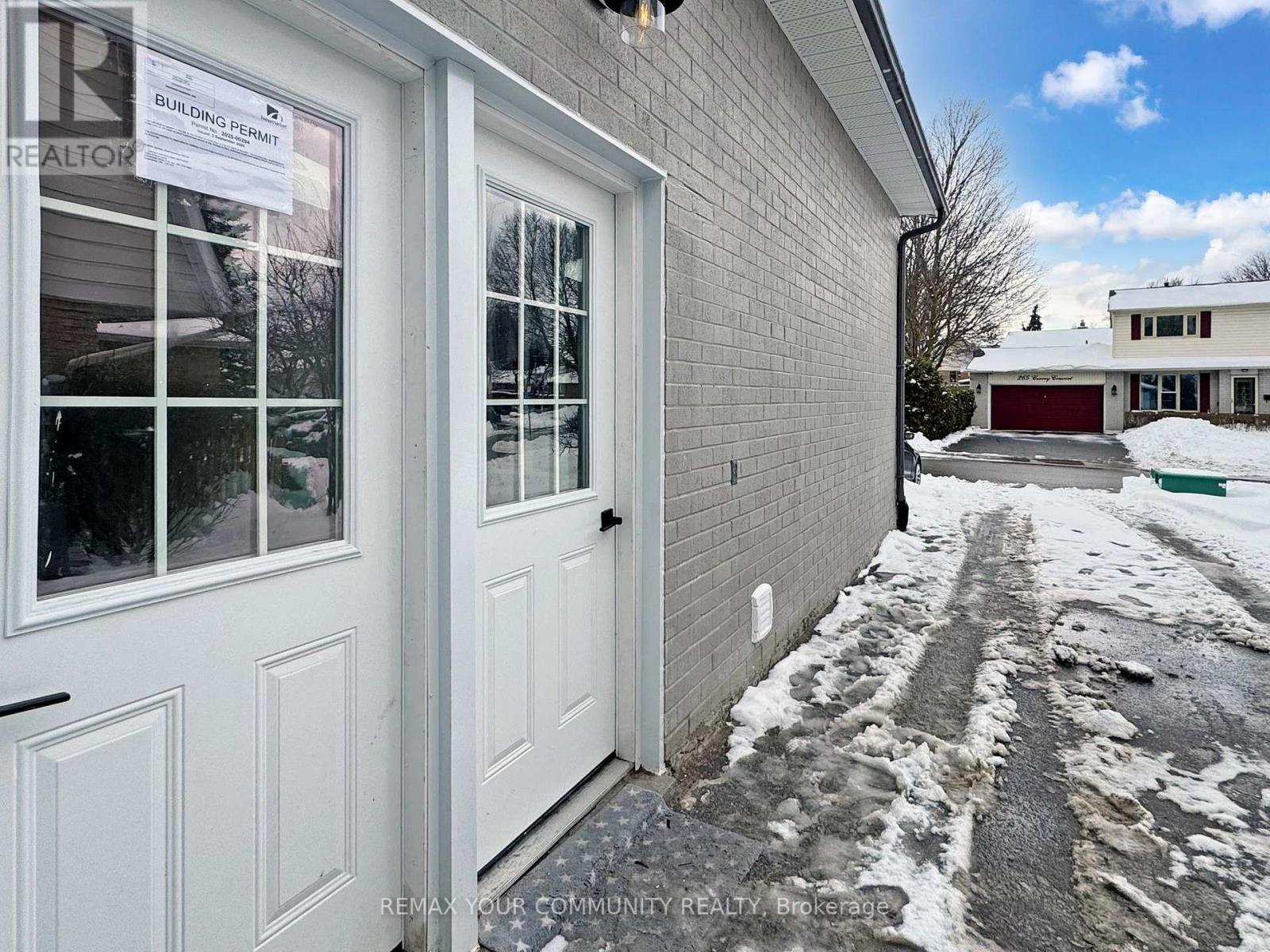 LOWER - 264 CURREY CRESCENT E, Newmarket, Ontario