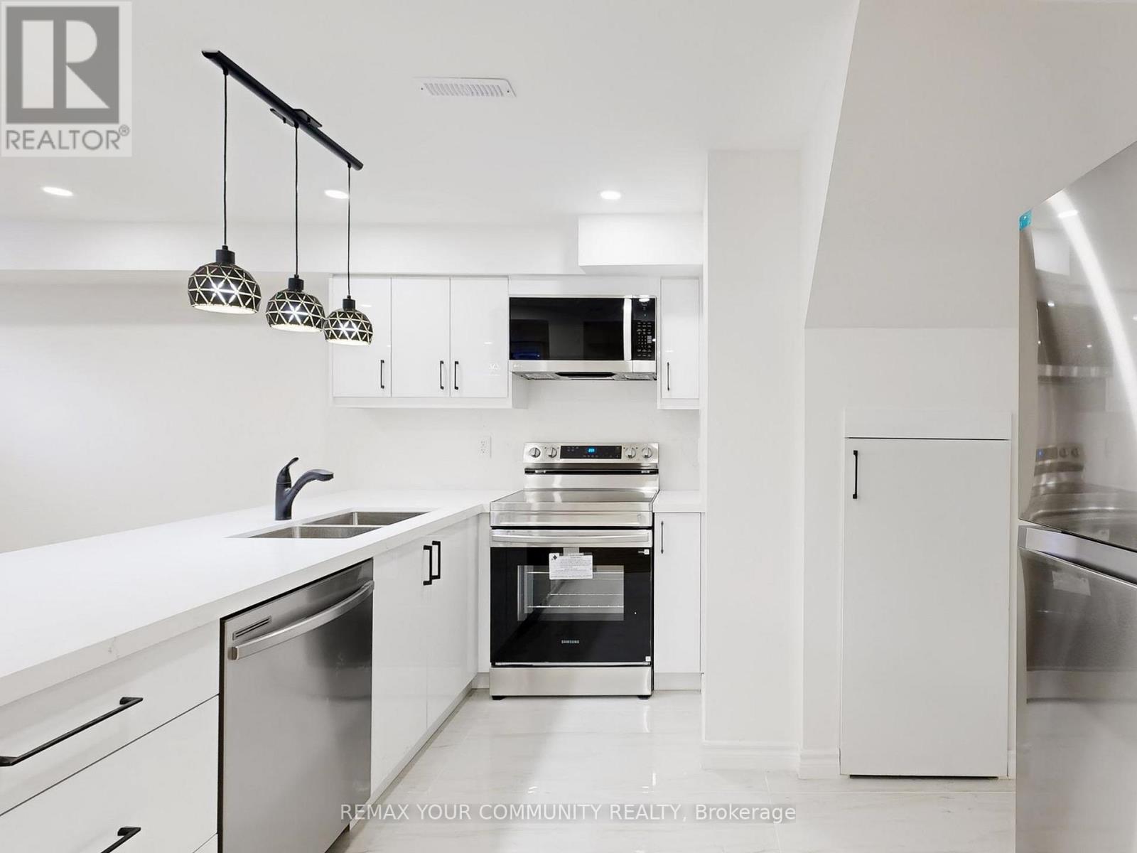 Lower - 264 Currey Crescent E, Newmarket, Ontario  L3Y 5M9 - Photo 11 - N12750372