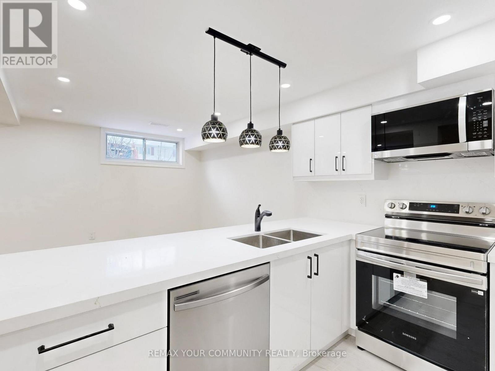 Lower - 264 Currey Crescent E, Newmarket, Ontario  L3Y 5M9 - Photo 12 - N12750372