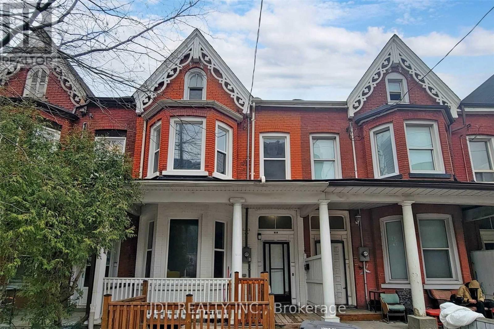 216 MC CAUL STREET, Toronto, Ontario