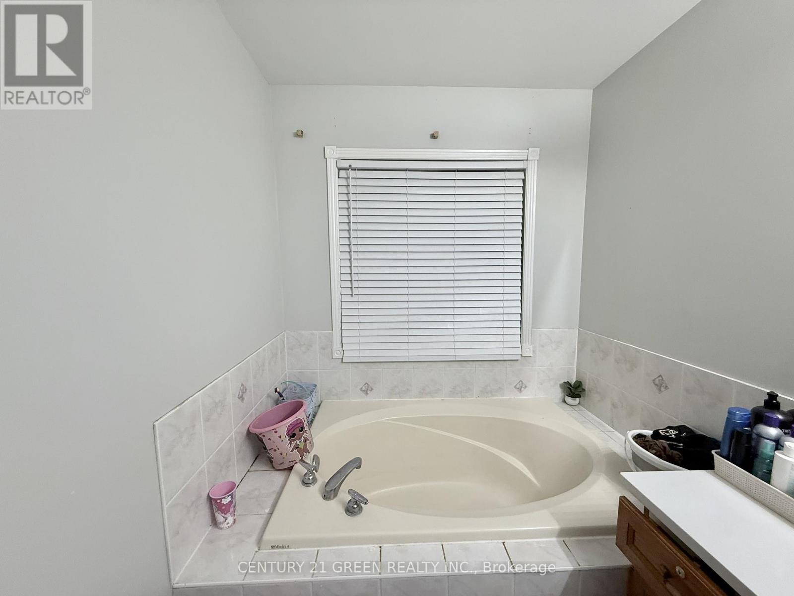 Upper - 48 Monaco Court, Brampton, Ontario  L7A 1X4 - Photo 13 - W12731382