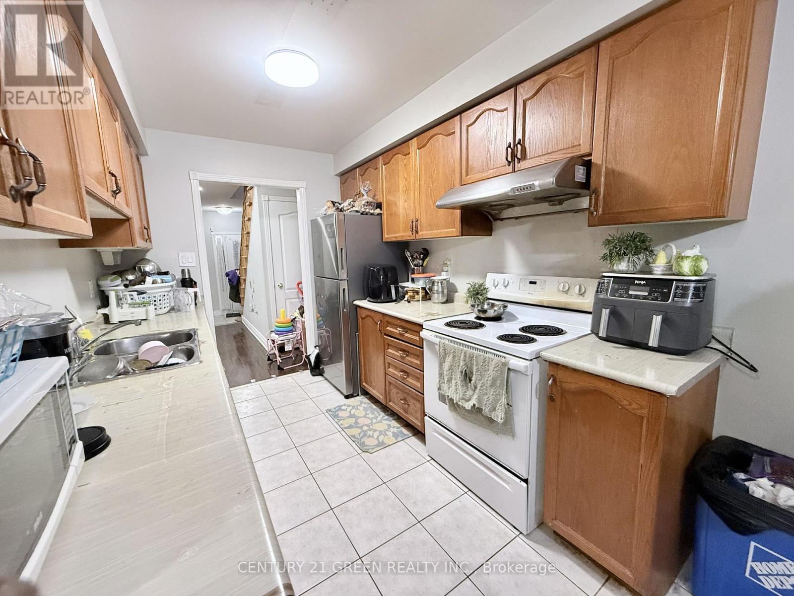 Upper - 48 Monaco Court, Brampton, Ontario  L7A 1X4 - Photo 6 - W12731382