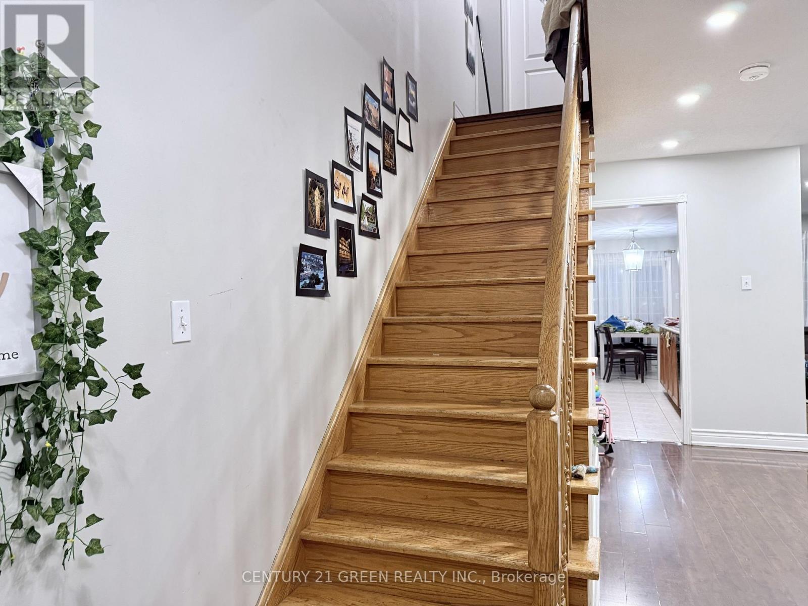 Upper - 48 Monaco Court, Brampton, Ontario  L7A 1X4 - Photo 8 - W12731382