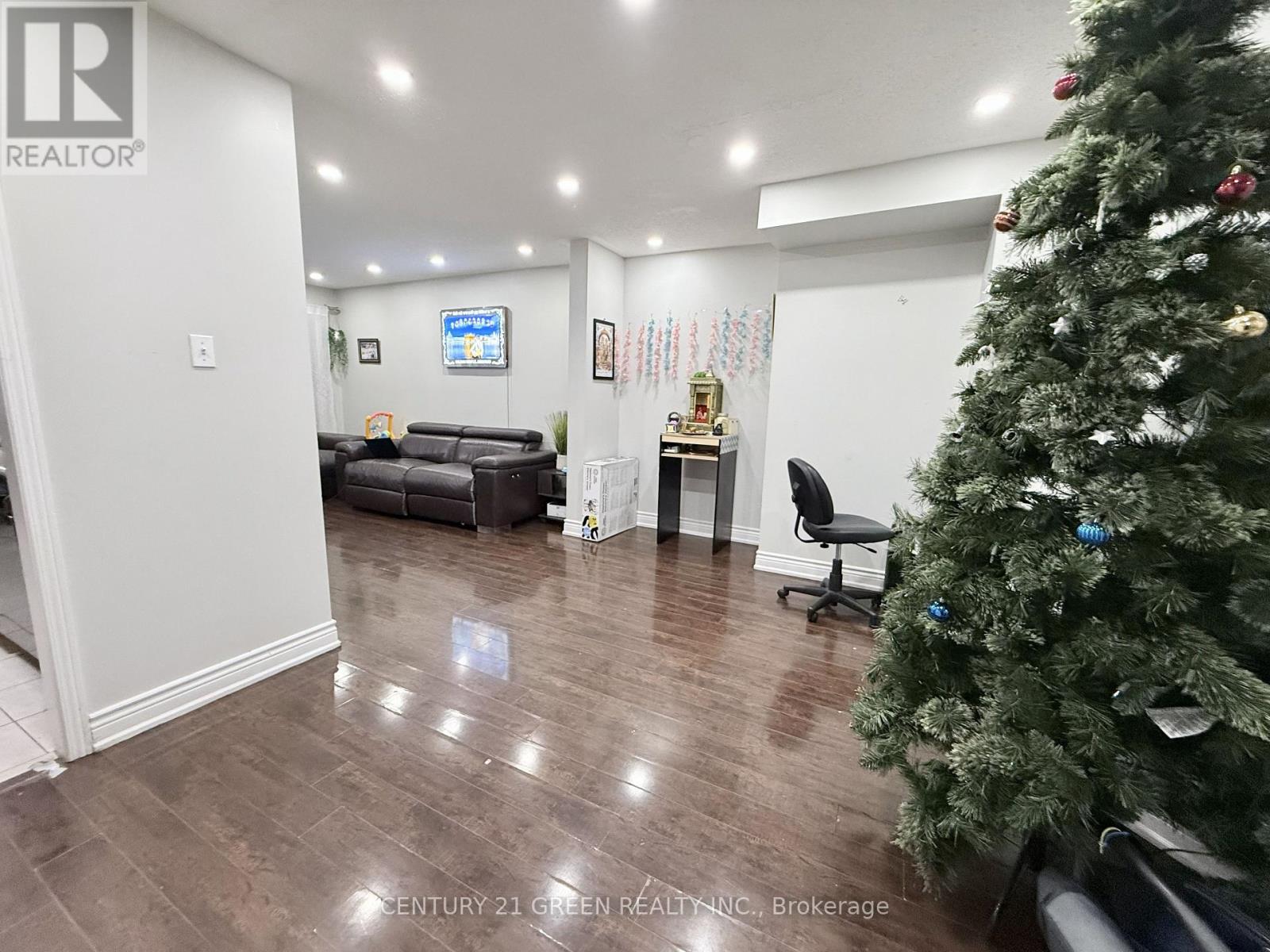 Upper - 48 Monaco Court, Brampton, Ontario  L7A 1X4 - Photo 3 - W12731382