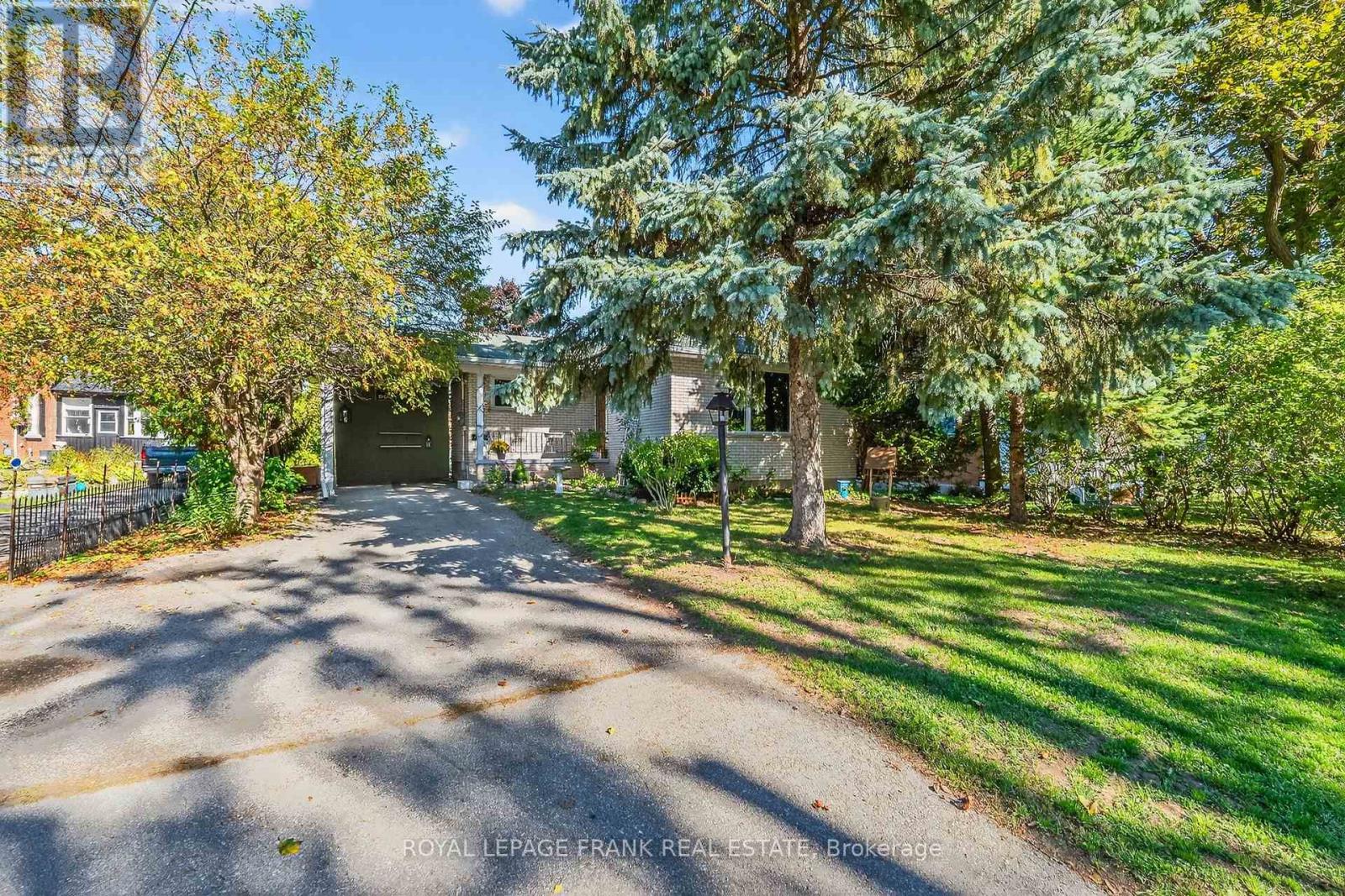 32 Melbourne Street E, Kawartha Lakes (Lindsay), Ontario  K9V 1X7 - Photo 2 - X12750022