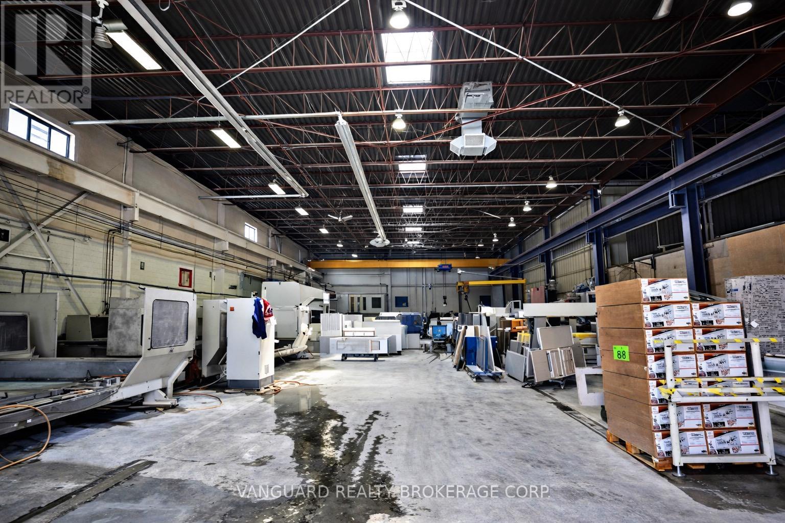 157 Toryork Drive, Toronto, Ontario  M9L 1X9 - Photo 8 - W12750370