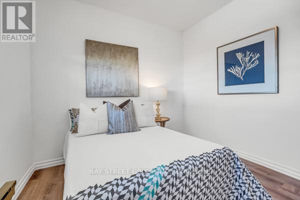 18 Wiltshire Avenue, Toronto, Ontario  M6N 2V9 - Photo 12 - W12750380