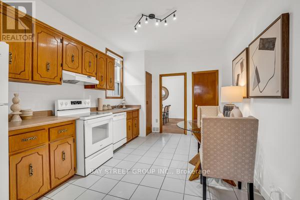 18 Wiltshire Avenue, Toronto, Ontario  M6N 2V9 - Photo 16 - W12750380