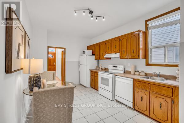 18 Wiltshire Avenue, Toronto, Ontario  M6N 2V9 - Photo 17 - W12750380