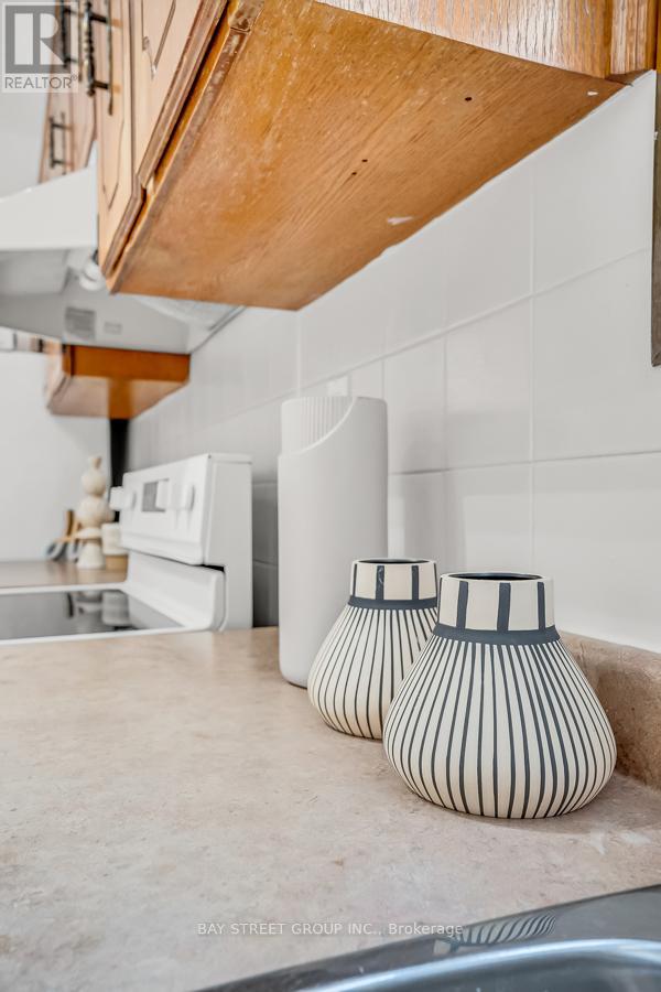 18 Wiltshire Avenue, Toronto, Ontario  M6N 2V9 - Photo 27 - W12750380