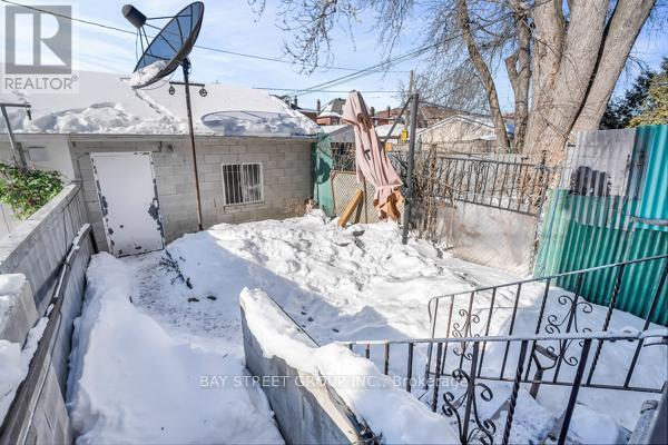 18 Wiltshire Avenue, Toronto, Ontario  M6N 2V9 - Photo 46 - W12750380