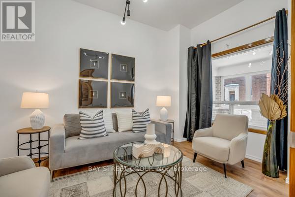 18 Wiltshire Avenue, Toronto, Ontario  M6N 2V9 - Photo 6 - W12750380