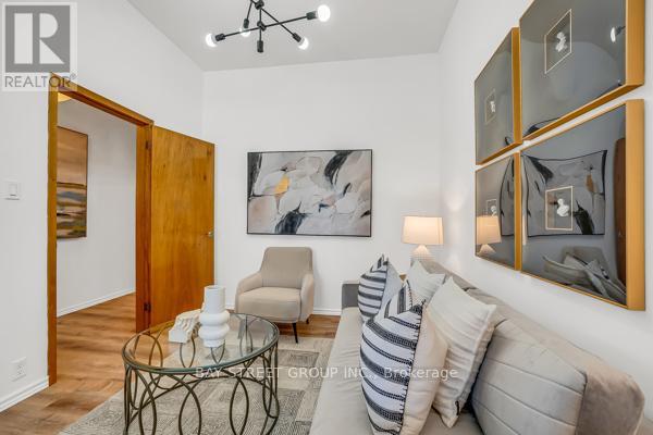 18 Wiltshire Avenue, Toronto, Ontario  M6N 2V9 - Photo 7 - W12750380