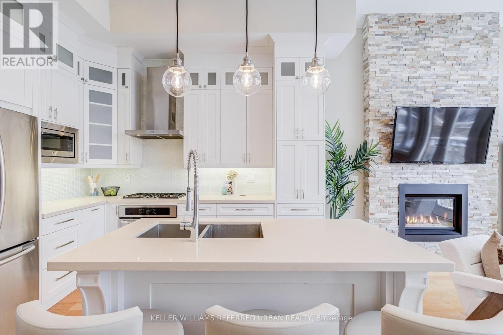 31b Royal York Road, Toronto, Ontario  M8V 2T3 - Photo 13 - W12750390