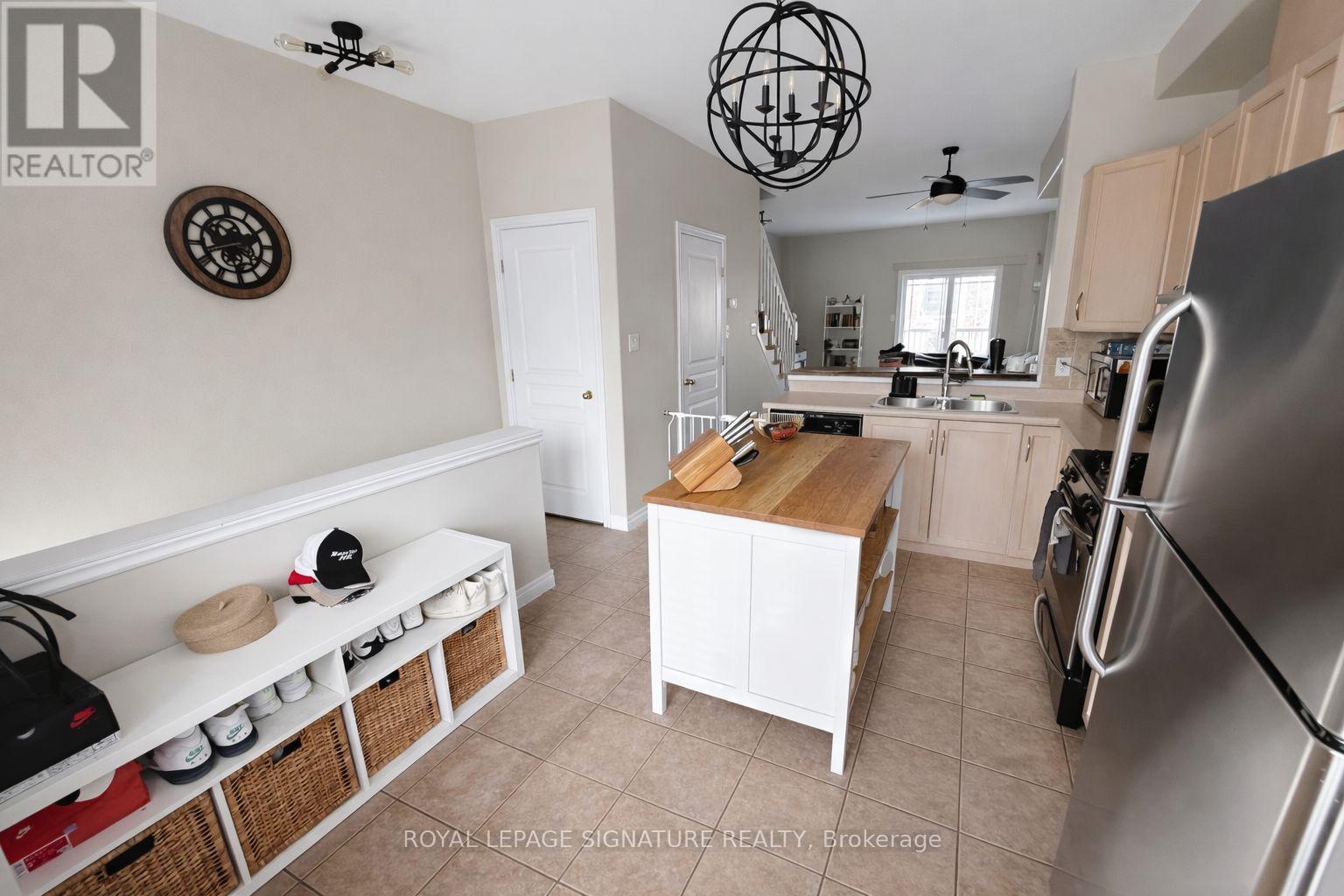 101 Willow Lane, Grimsby, Ontario  L3M 0A7 - Photo 4 - X12750308