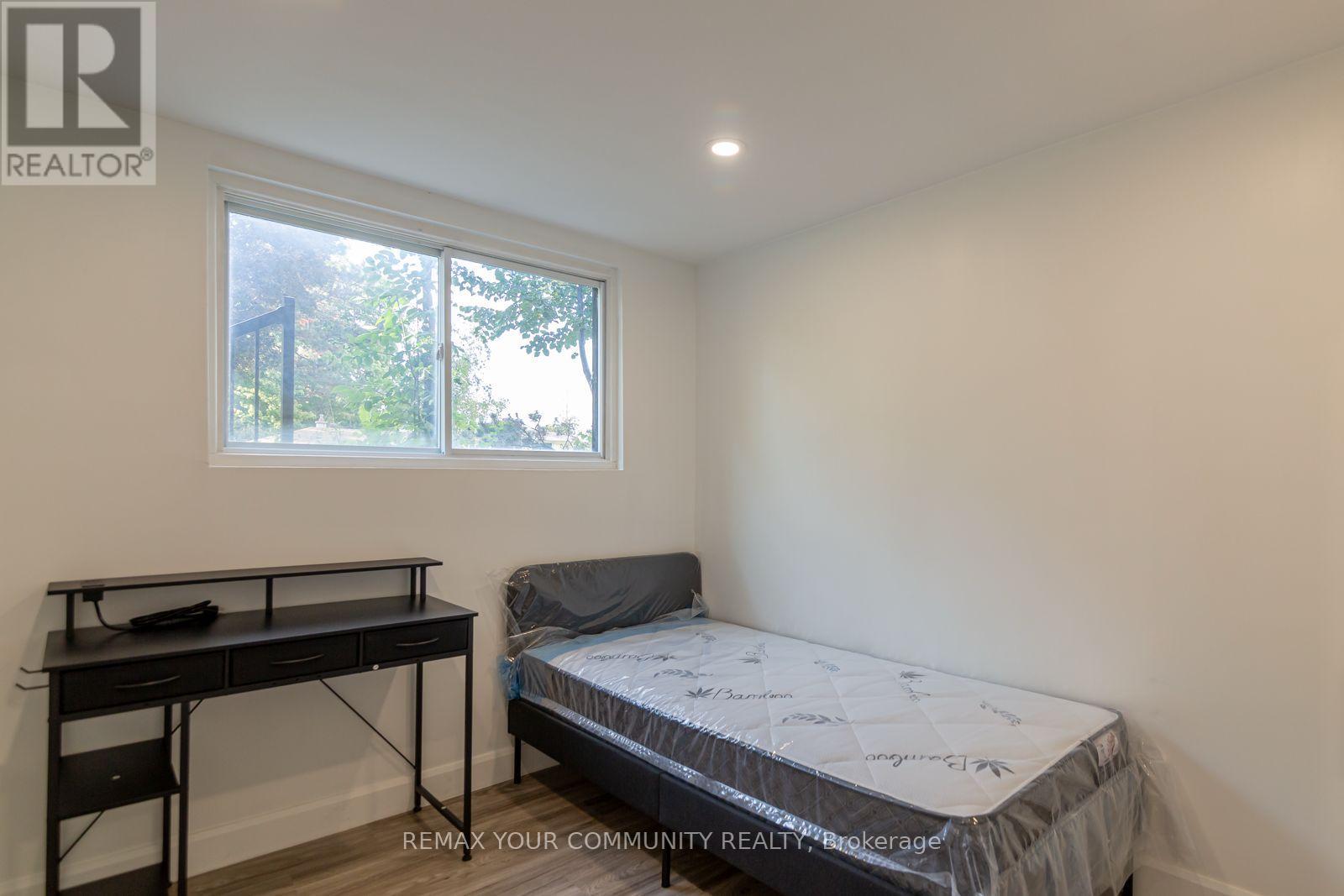 #1 Main - 69 Blythwood Road N, Waterloo, Ontario  N2L 3Z9 - Photo 3 - X12750422