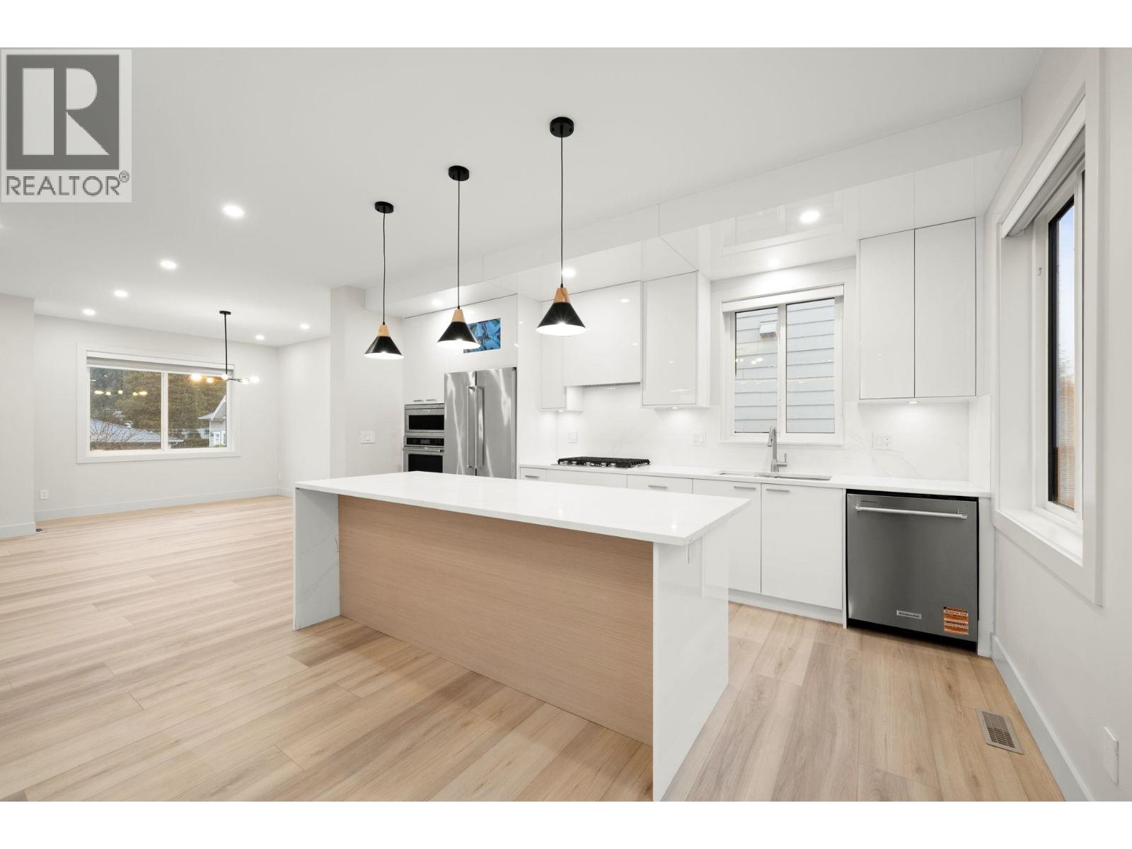 3 3881 HURST STREET, Burnaby, British Columbia