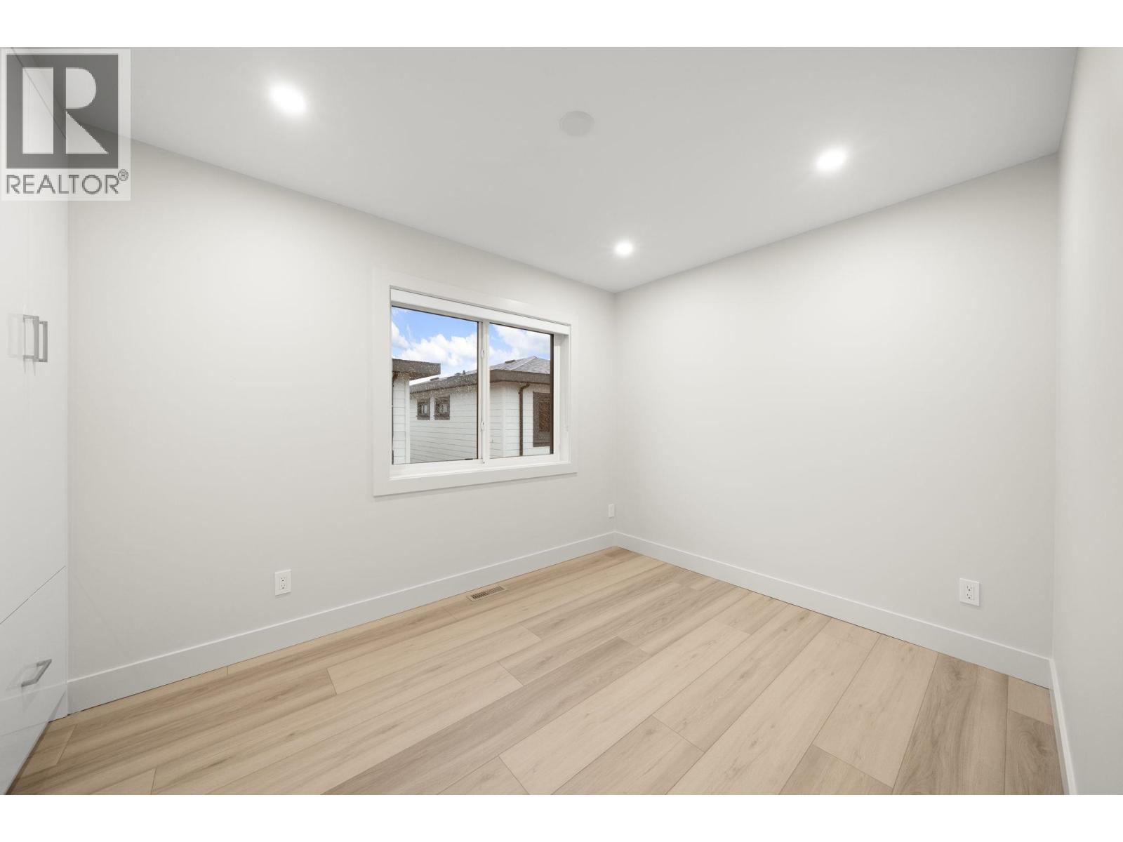 3 3881 Hurst Street, Burnaby, British Columbia  V5J 1M4 - Photo 13 - R3085216