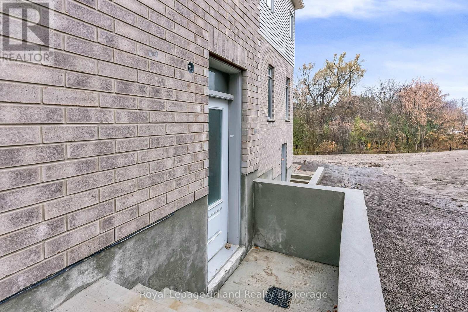 1242 Caen Avenue, Woodstock, Ontario  N4T 0J4 - Photo 4 - X12750526