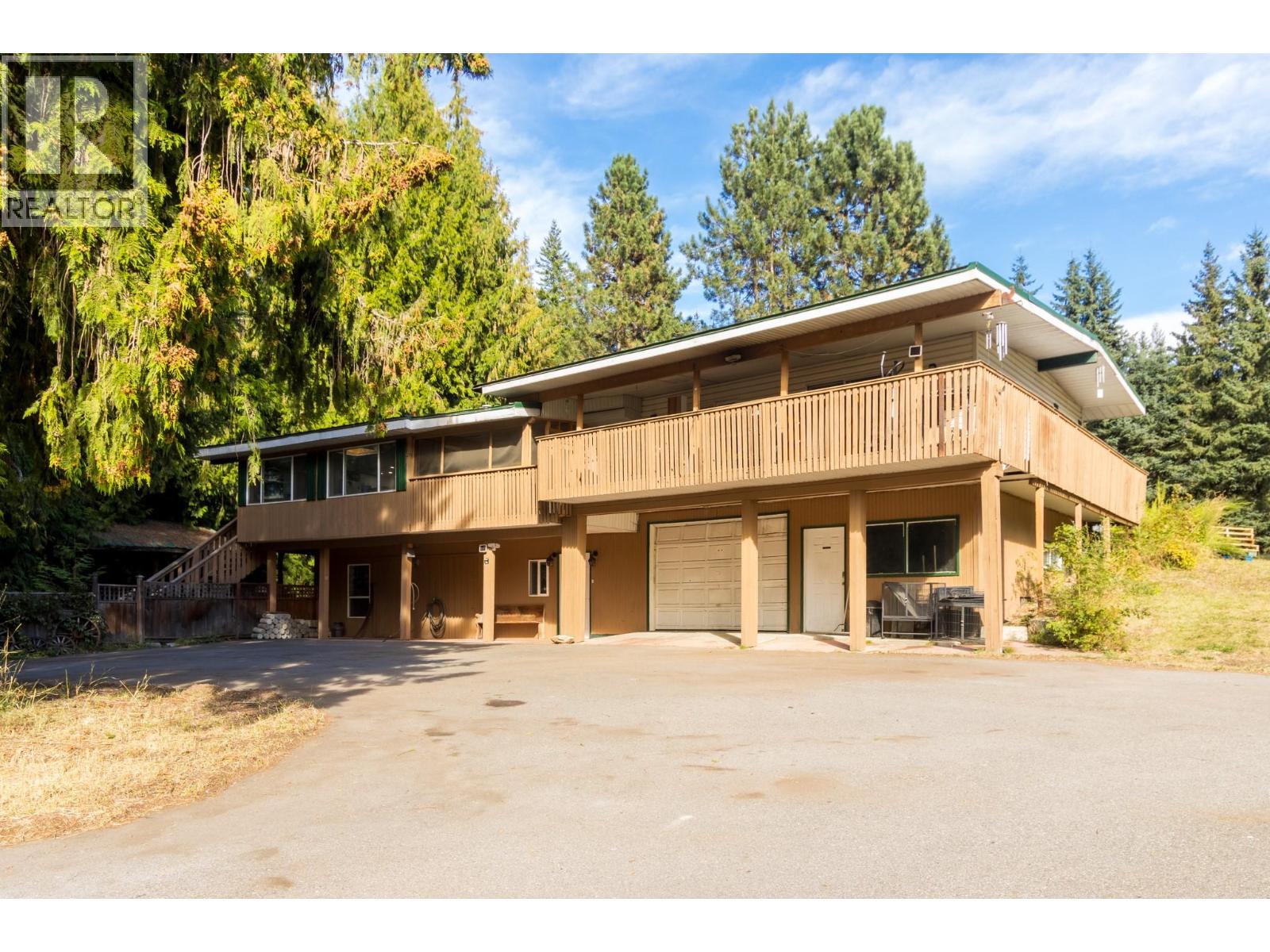 5246 Mayfair Road Se, Salmon Arm, British Columbia  V1E 2P8 - Photo 4 - 10374296